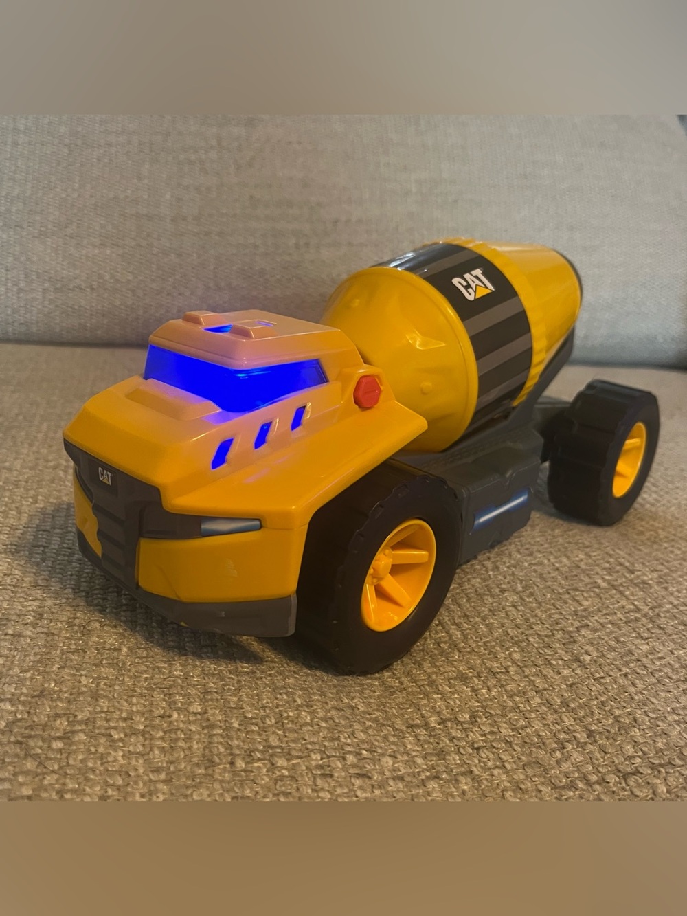 CAT construction Future Force yellow concrete mixer plastic toy truck